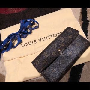 🌟🌟💯Authentic LV Sarah Wallet🌟🌟